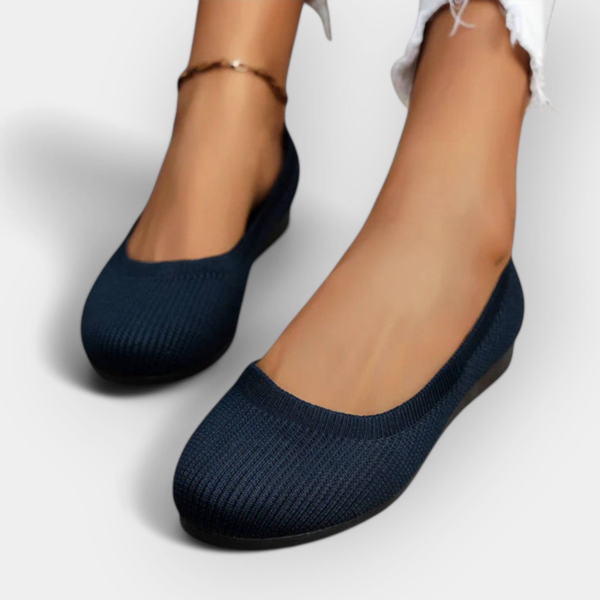 Minimal Sandals With Subtle Style For All Day Comfort